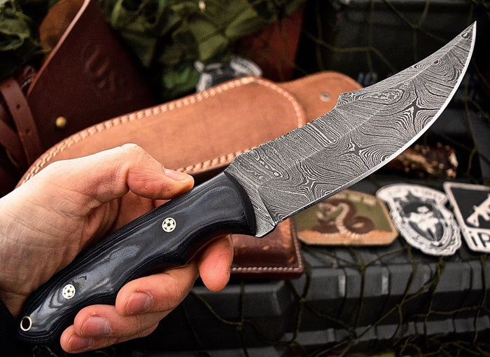 Custom handmade hunters knife with Damascus steel blade